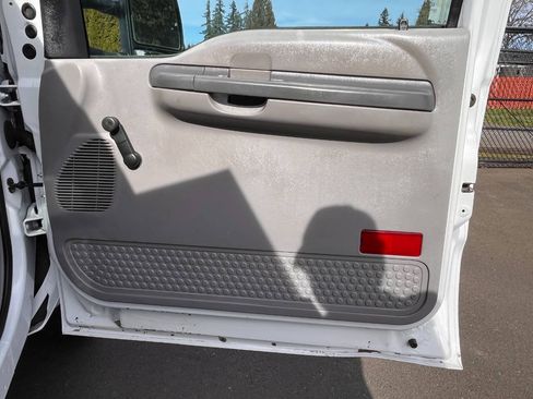 Used 2000 Ford F350 4x4 Regular Cab Super Duty image 16