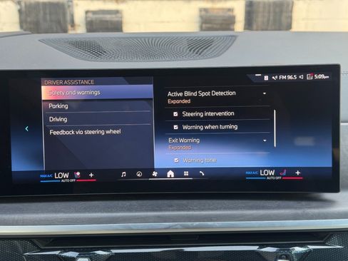Used 2025 BMW X5 sDrive40i w/ Climate Comfort Package RWD image 32
