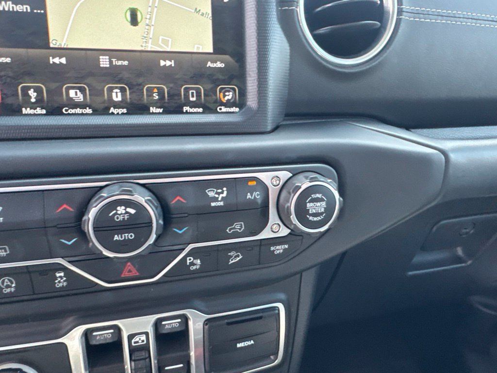 Used 2018 Jeep Wrangler Unlimited Sahara AWD/4WD image 49