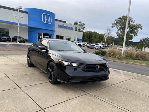 Used 2023 Honda Accord Sport image 2