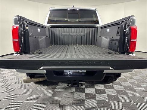 Used 2024 Toyota Tacoma TRD Off-Road image 9