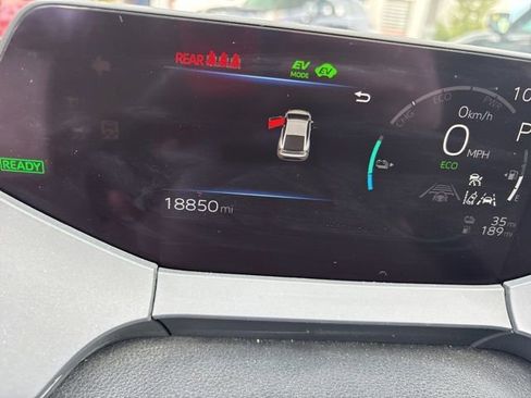 Used 2023 Toyota Prius Prime Premium image 3