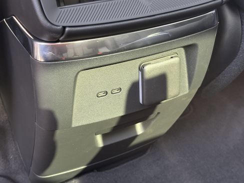 New 2026 Cadillac Vistiq Platinum image 16