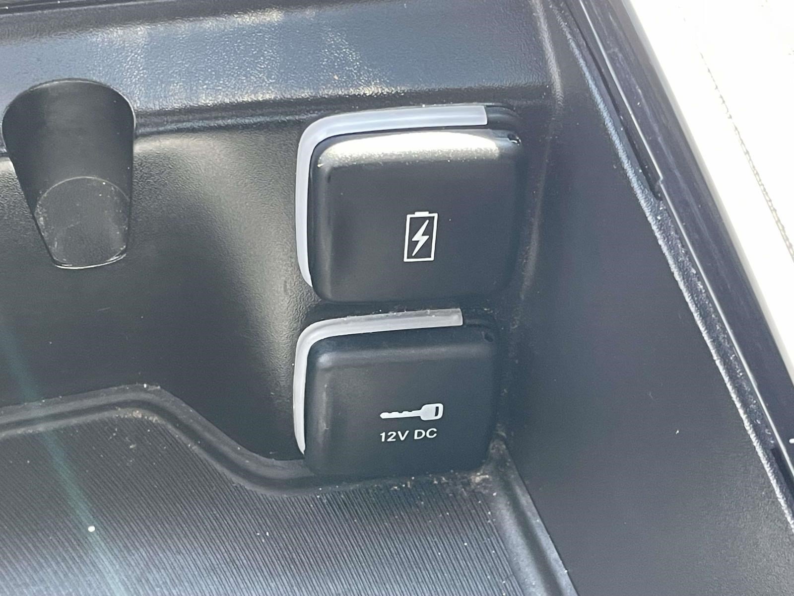 Used 2023 Chrysler Pacifica Limited FWD image 31