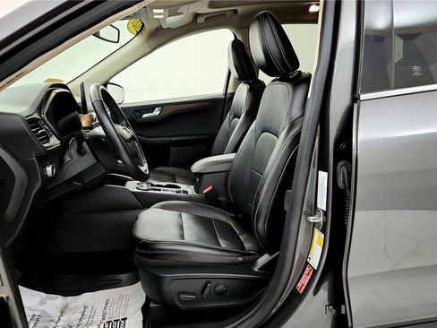 Used 2020 Ford Escape Titanium image 27