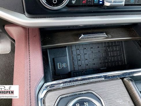 Certified 2024 Ford Expedition Limited image 32