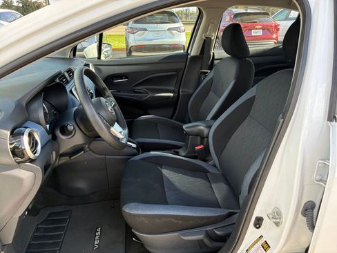 Used 2025 Nissan Versa SV image 20
