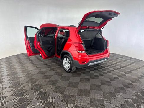 Used 2018 Chevrolet Trax LT w/ Sun & Sound Package AWD/4WD image 16