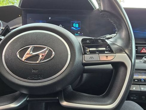 Used 2023 Hyundai Elantra Limited w/ Preferred Accessory Package FWD image 16