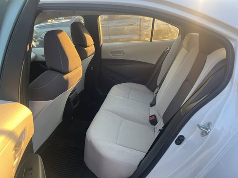 Used 2022 Toyota Corolla LE image 11