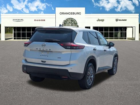 Used 2024 Nissan Rogue S AWD/4WD image 7