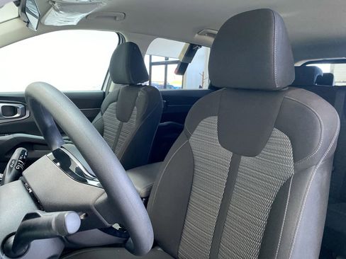 Certified 2025 Kia Sorento LX image 19