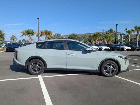 Used 2025 Kia K4 FWD image 2
