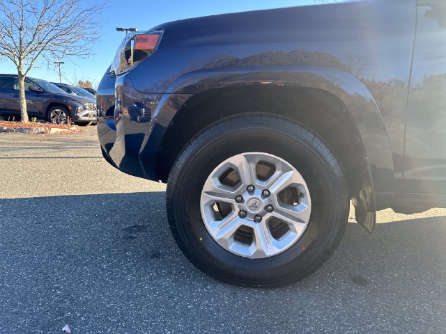 Used 2024 Toyota 4Runner SR5 Premium w/ Moonroof Package AWD/4WD image 23