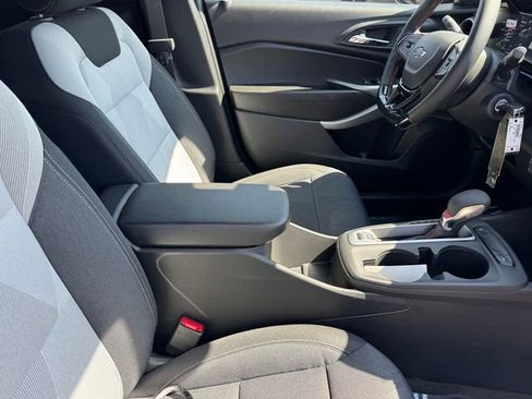 New 2026 Chevrolet Trax RS w/ Sunroof Package FWD image 7