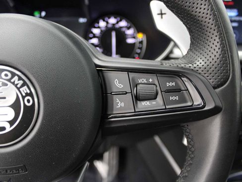 Used 2023 Alfa Romeo Stelvio Veloce image 22