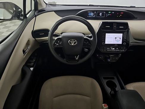 Used 2020 Toyota Prius LE image 11