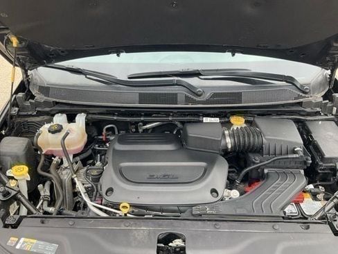Used 2024 Chrysler Pacifica Limited FWD image 34