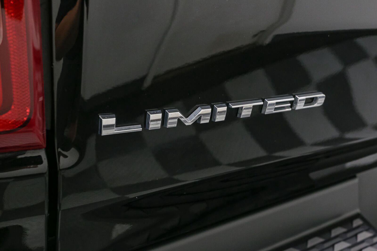 Used 2022 RAM 1500 Limited w/ Body-Colour Bumper Group AWD/4WD image 11