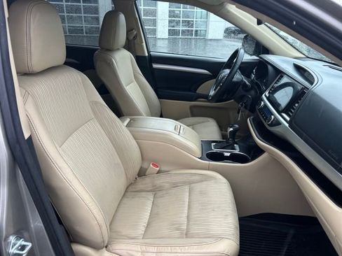 Used 2016 Toyota Highlander Plus image 11