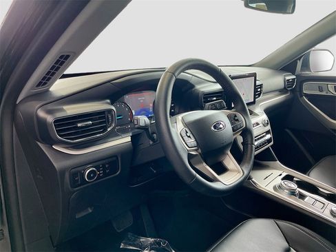 Used 2024 Ford Explorer XLT w/ Equipment Group 202A image 9