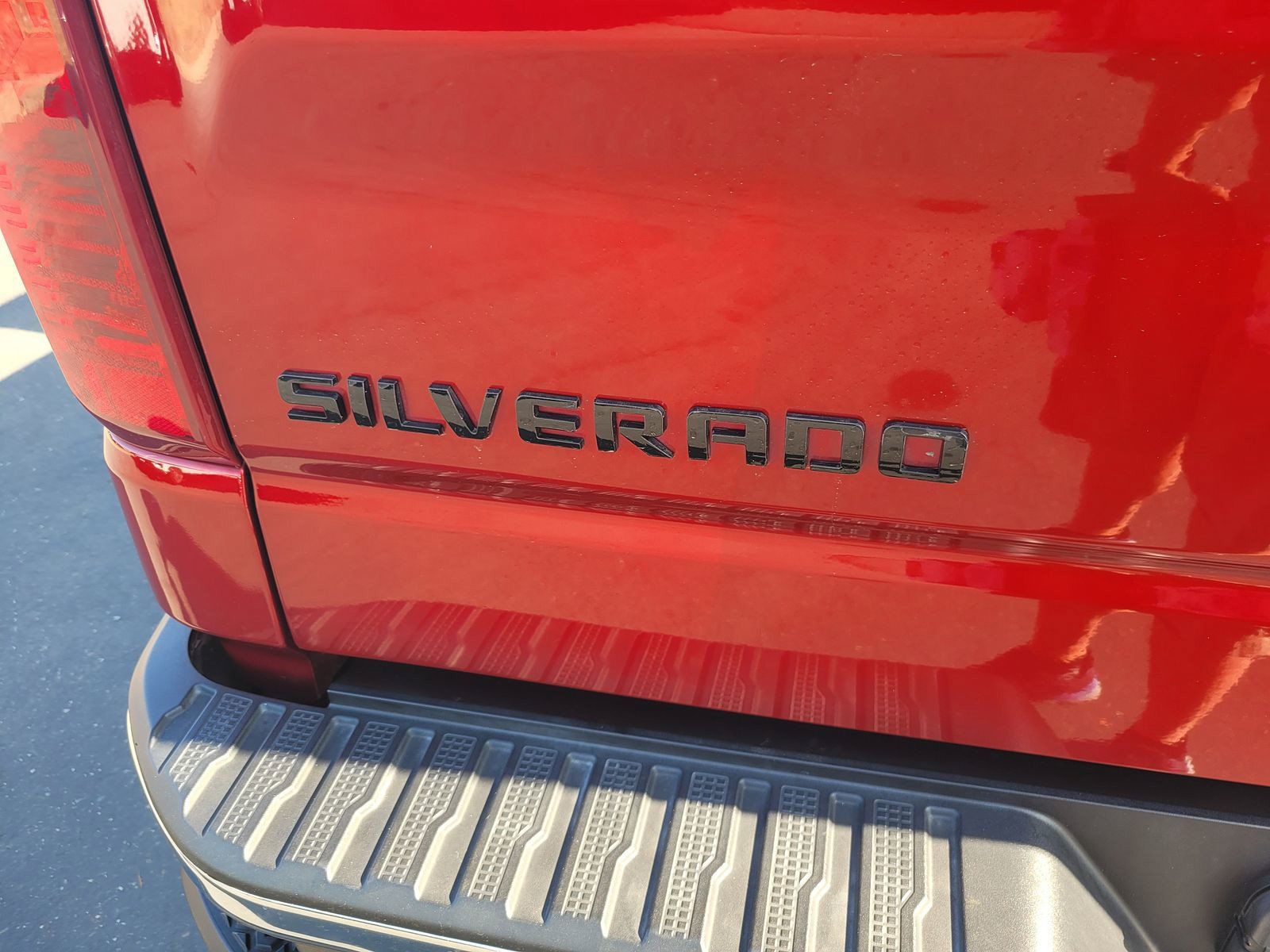 Used 2022 Chevrolet Silverado 1500 LT w/ Leather Package AWD/4WD image 6