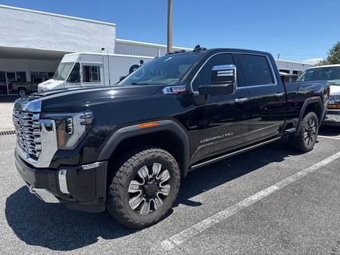 Used 2024 GMC Sierra 2500 Denali w/ Denali Reserve Package AWD/4WD image 1