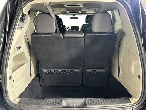 Used 2012 Chrysler Town & Country Touring-L w/ Premium Group FWD image 18