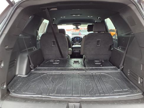 Used 2023 Chevrolet Traverse LT FWD image 11