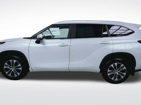 Certified 2024 Toyota Highlander XLE AWD/4WD image 24