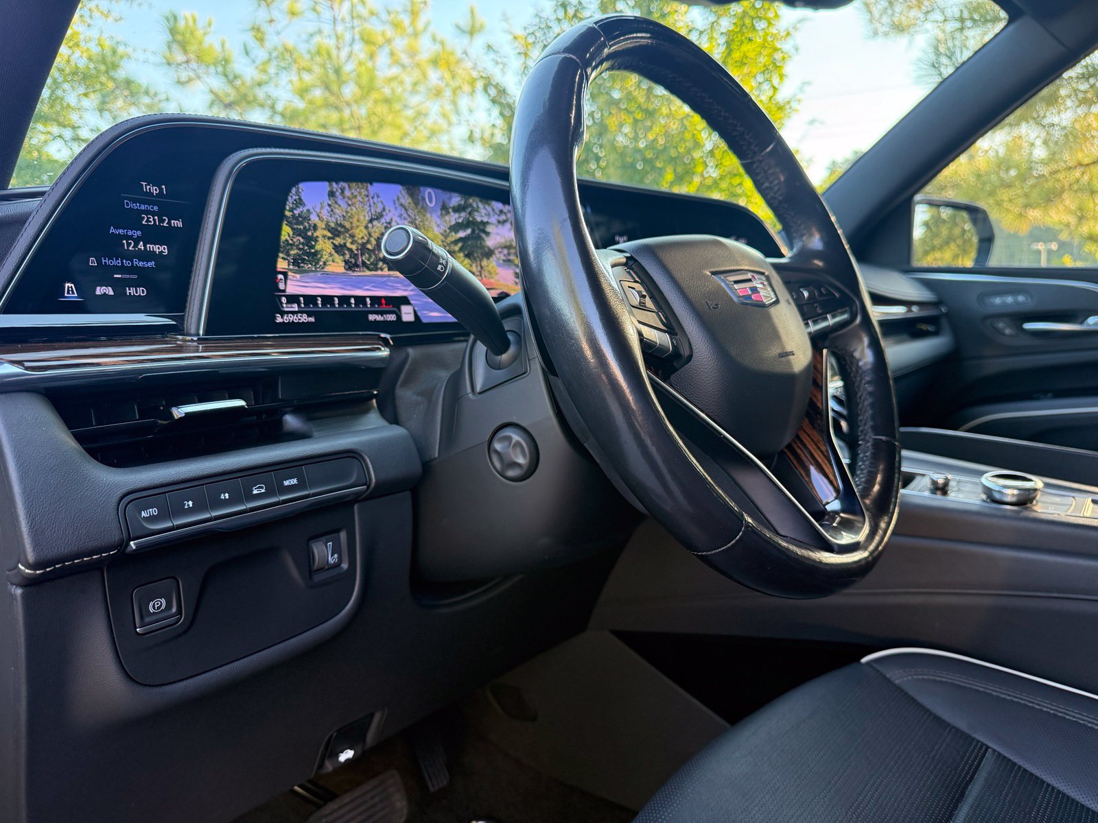 Used 2022 Cadillac Escalade Premium Luxury AWD/4WD image 22