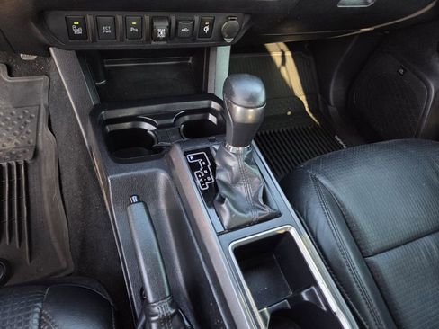 Used 2020 Toyota Tacoma TRD Sport image 12