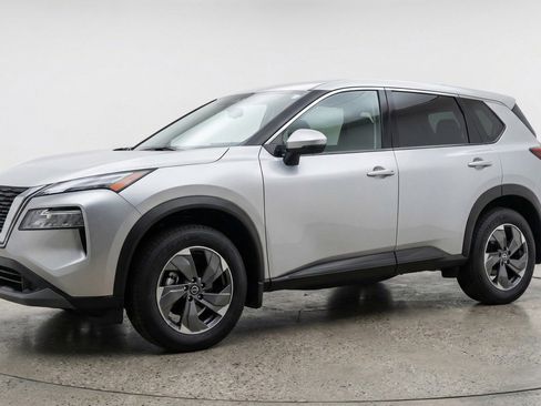 Used 2025 Nissan Rogue SV image 3