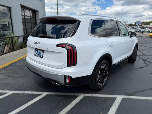 Used 2024 Kia Telluride EX w/ EX Captain's Chair Package FWD image 7