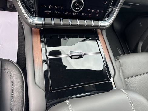 Used 2026 GMC Yukon Denali w/ Sun & Power Step Package AWD/4WD image 30