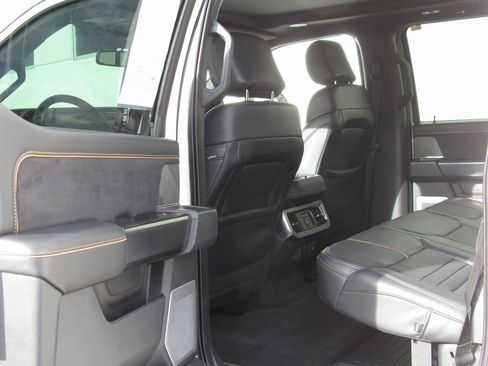 Used 2024 Ford F450 Platinum w/ FX4 Off-Road Package image 20