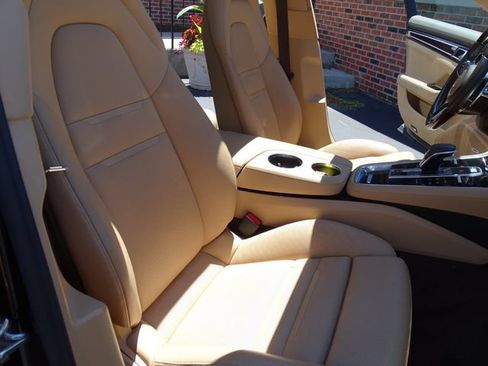 Used 2020 Porsche Panamera RWD image 15