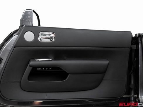 Used 2019 Rolls-Royce Dawn image 23