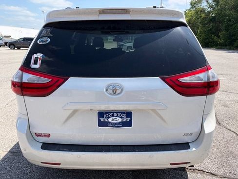 Used 2015 Toyota Sienna XLE w/ XLE Navigation Package FWD image 5