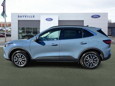 Used 2025 Ford Escape SE image 2