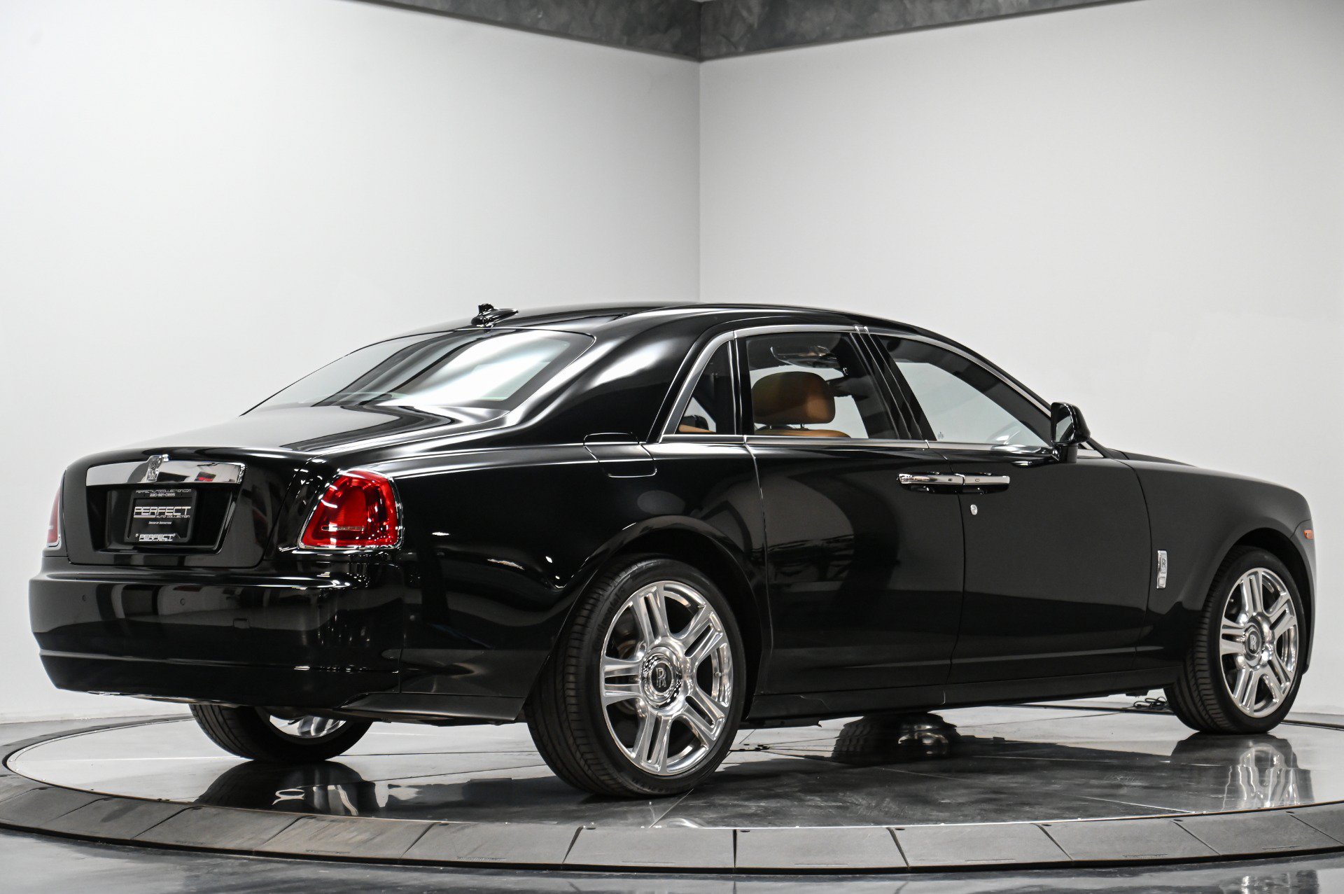 Used 2015 Rolls-Royce Ghost RWD image 15