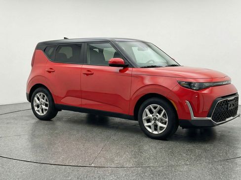 Used 2025 Kia Soul LX w/ LX Technology Package FWD image 1