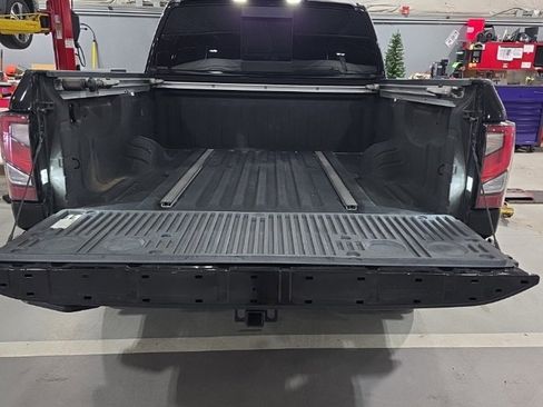 Used 2021 Nissan Titan PRO-4X w/ Pro-4x Convenience Package image 8