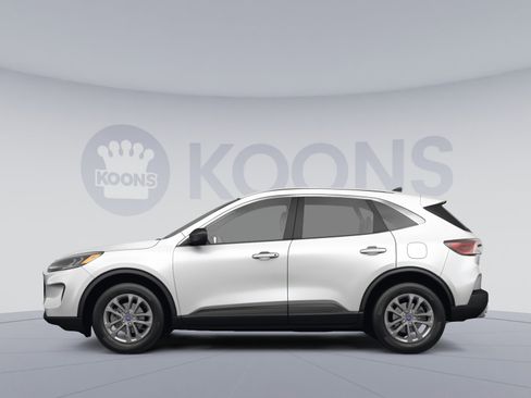 Used 2022 Ford Escape SE w/ Convenience Package AWD/4WD image 2