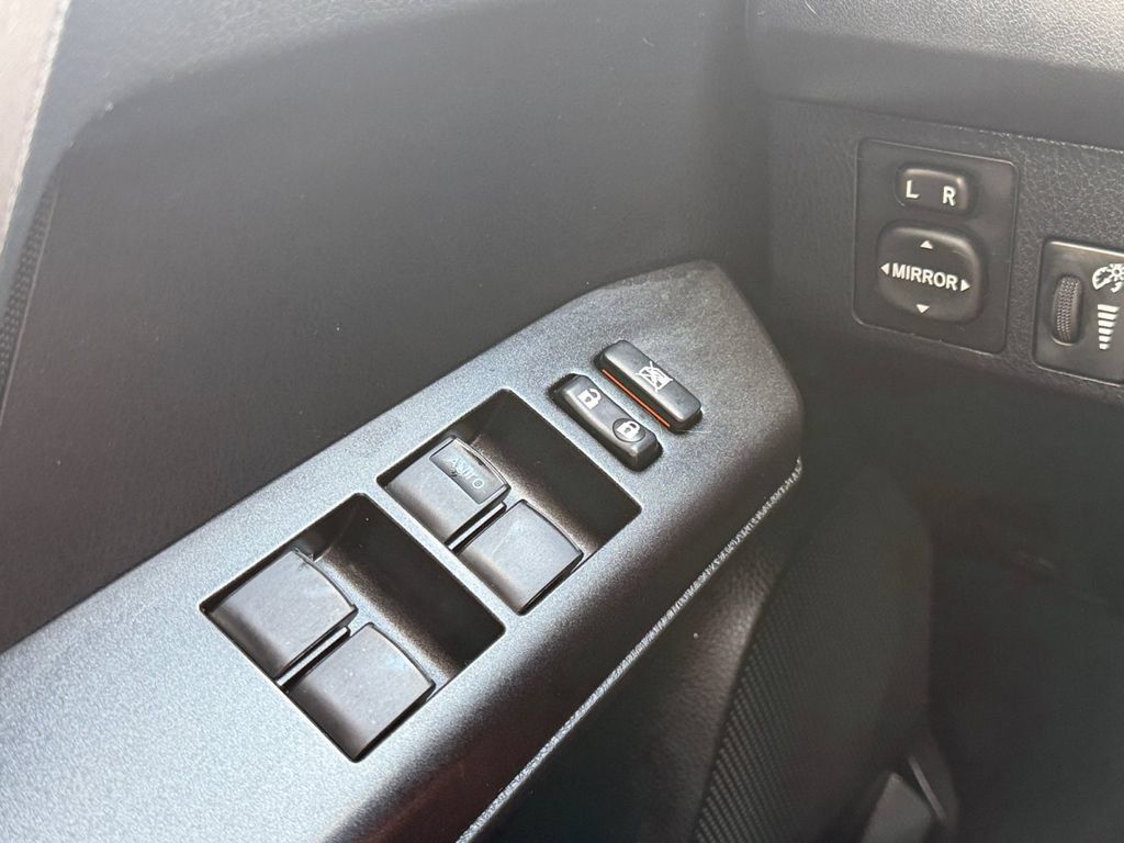 Used 2016 Toyota RAV4 LE AWD/4WD image 19