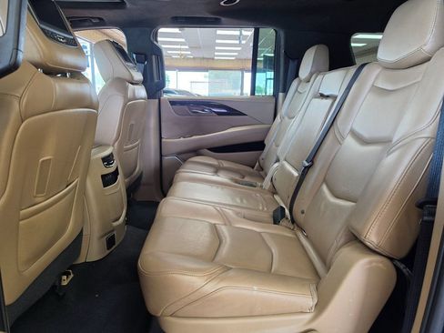 Used 2019 Cadillac Escalade ESV Platinum AWD/4WD image 18
