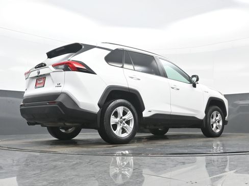 Used 2021 Toyota RAV4 LE image 30