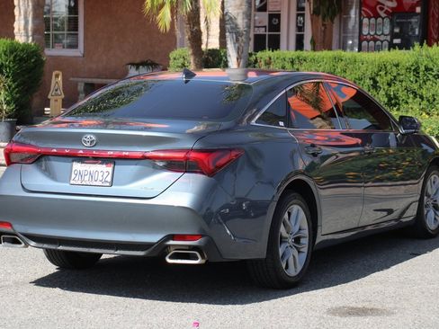 Used 2019 Toyota Avalon XLE image 9