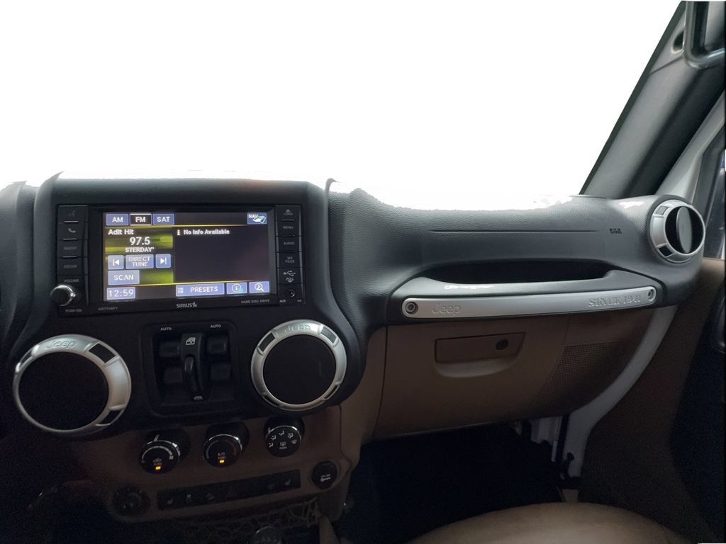 Used 2016 Jeep Wrangler Unlimited Rubicon w/ Connectivity Group AWD/4WD image 44