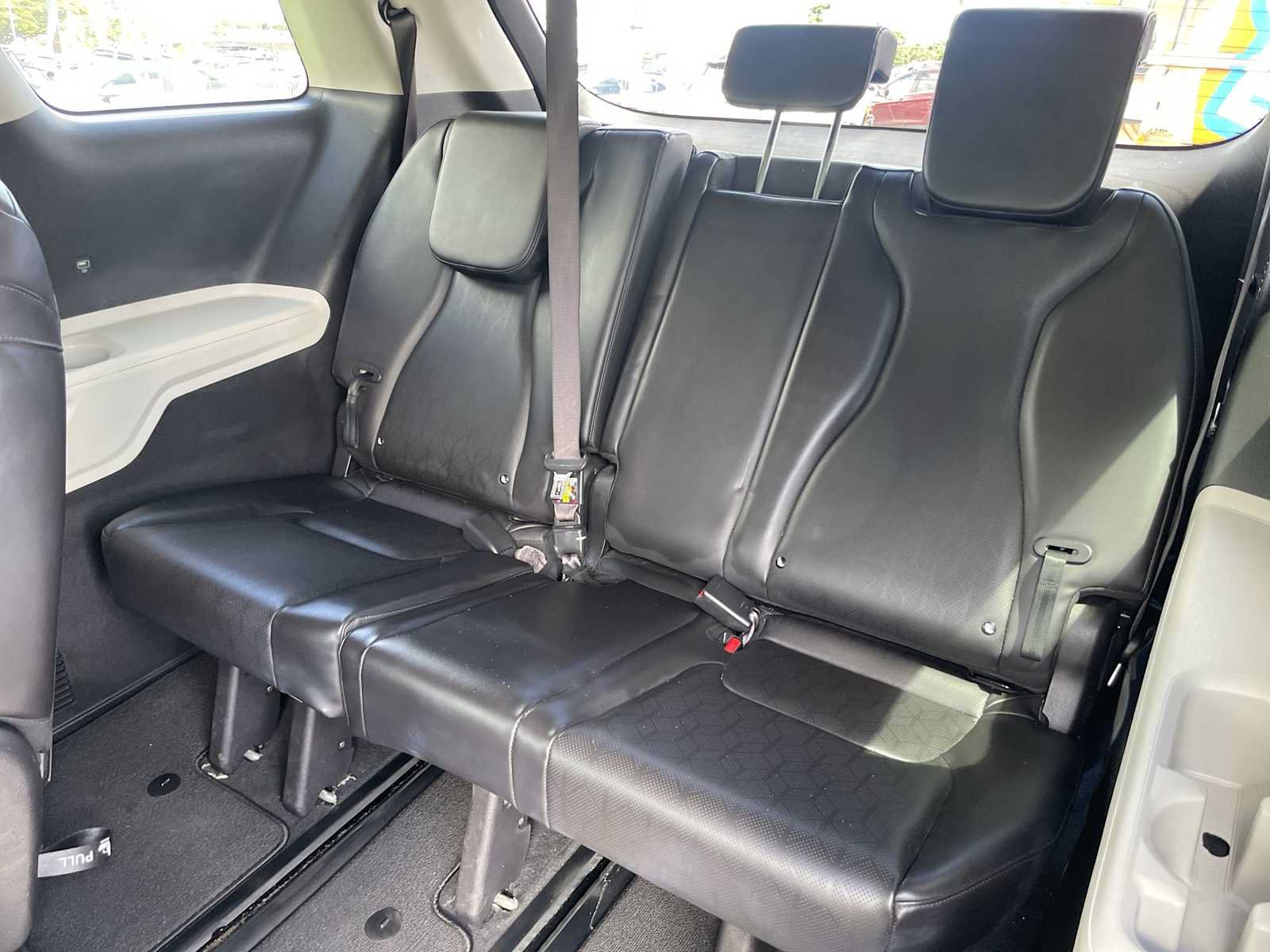 Used 2024 Kia Carnival LX FWD image 23